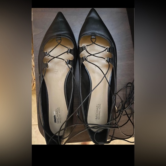 - Micheal Kors tie up Flats -size 9 - Picture 2 of 2